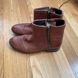 Frye Woman’s Carly Double Zipper Boot